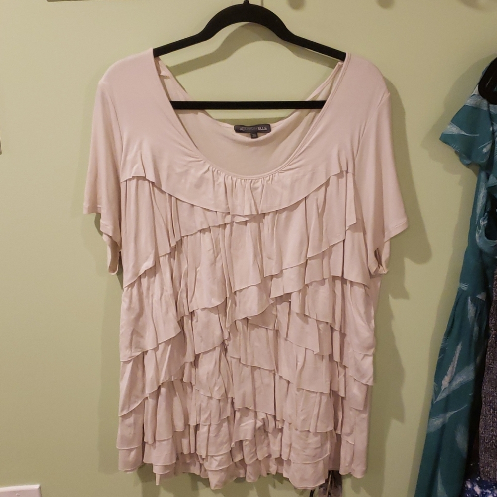 Front ruffled short sleeve top
